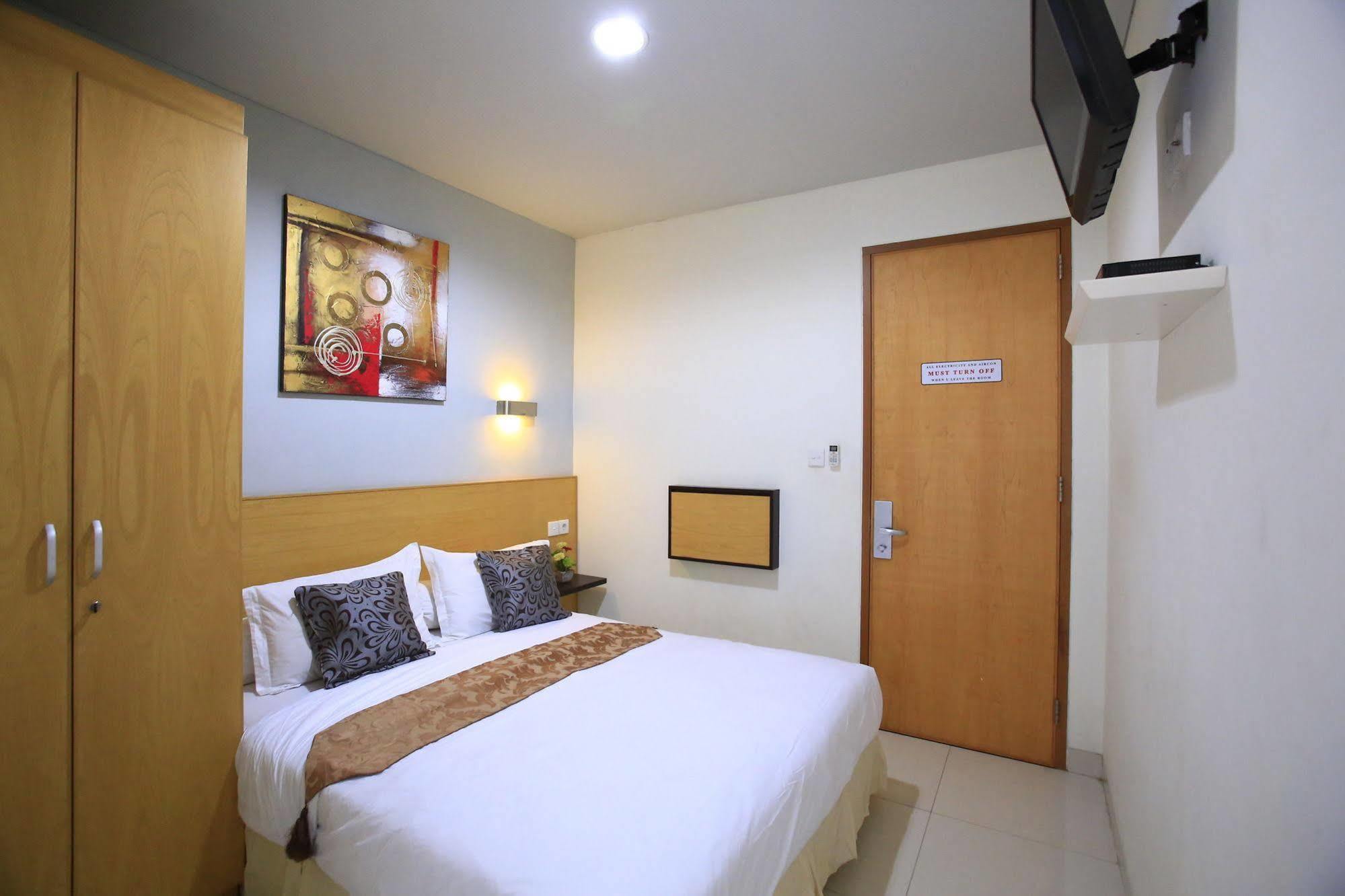 Reddoorz @ Cipete Hotel Jakarta Buitenkant foto